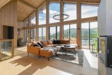 Mountain Chalet 04